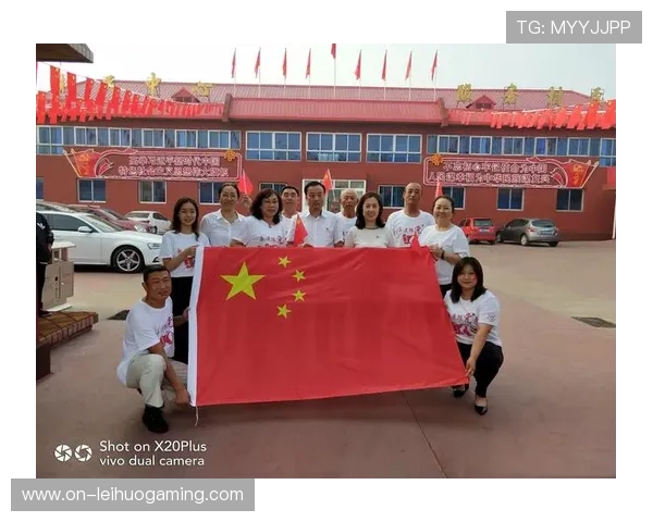 意大利男排帕赛体育馆决赛现场超12000名观众，国歌响起见证夺冠